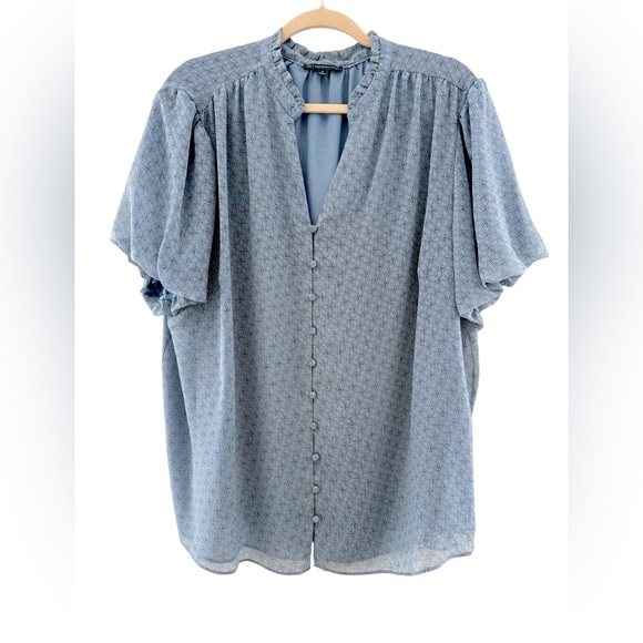 Adrianna Papell Tops - Adrianna Papell Light Blue Printed Button-Front Blouse